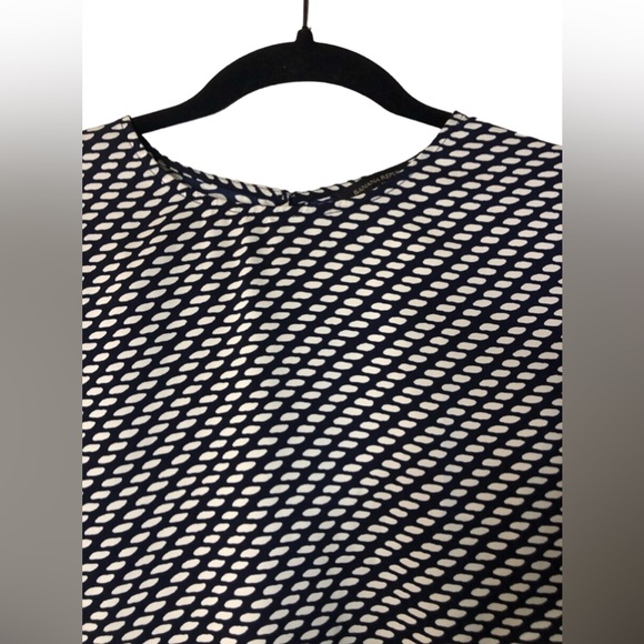 Banana Republic Factory Blue and White Lightweight Short Sleeve Top Size Small - Picture 3 of 7